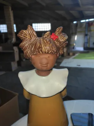 Figura niña amarilla con volantes(31)