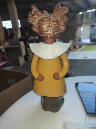 Figura niña amarilla con volantes(31)