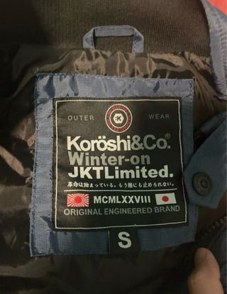 Chaqueta Koroshi azul y negra. Sin uso