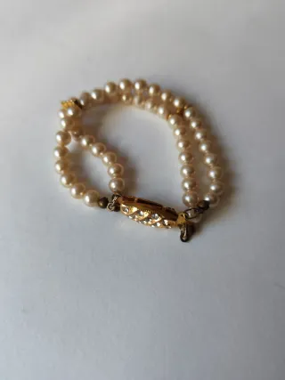 Pulsera doble perlas y cierre dorado