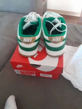 Nike Dunk verdi con dettagli oro, ottime condizion