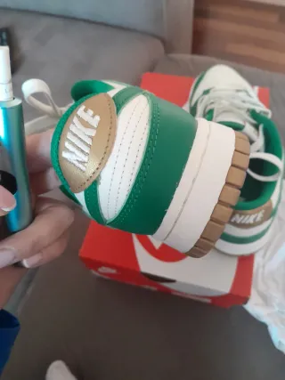 Nike Dunk verdi con dettagli oro, ottime condizion