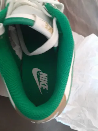 Nike Dunk verdi con dettagli oro, ottime condizion