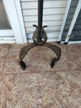 Cenicero de pie antiguo