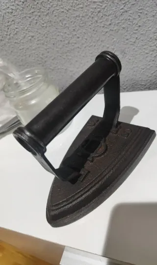 Plancha antigua de hierro fundido