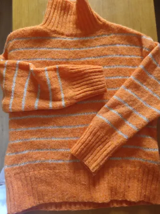 Jersey naranja con rayas Doradas