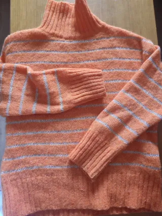 Jersey naranja con rayas Doradas