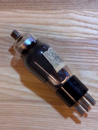 Válvula RCA Radiotron con precinto vintage
