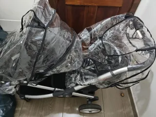 Carrito de bebé doble con accesorios