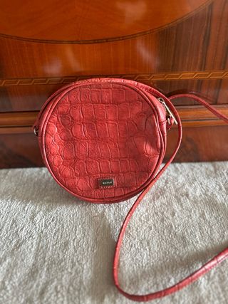 Bolso redondo Mango efecto piel cocodrilo