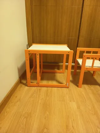 Mesita y sillita infantil madera naranja