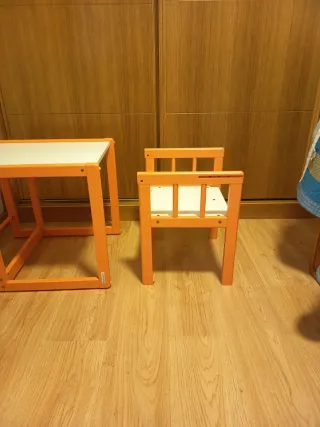 Mesita y sillita infantil madera naranja