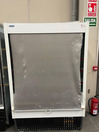 Mural expositor COSIN Con cortina