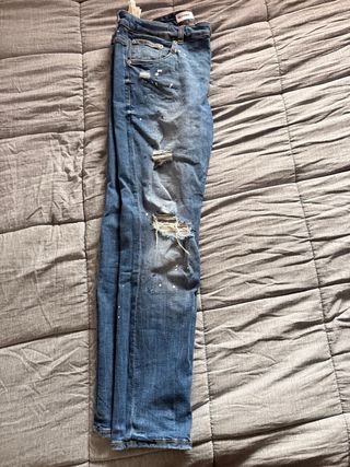 Pantalón vaquero roto hombre