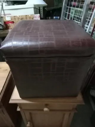 Taburete de piel marrón