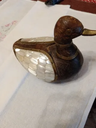 Antica papera portafortuna legno madreperla ottone