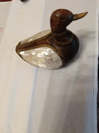 Antica papera portafortuna legno madreperla ottone