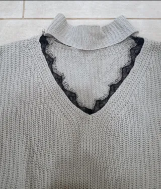 Jersey gris con cuello choker