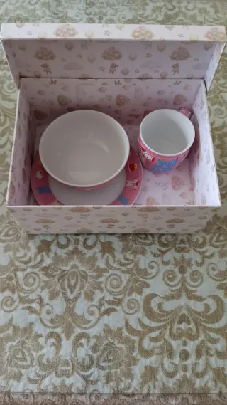 Vajilla infantil porcelana.