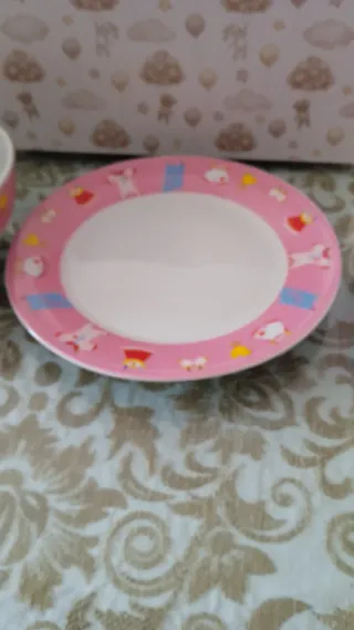 Vajilla infantil porcelana.