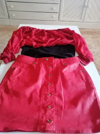 Falda y blusón Mango rojo