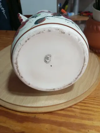 Jarrón de cerámica pintado a mano