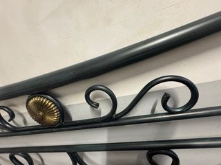 Cabecero de forja verde y dorado