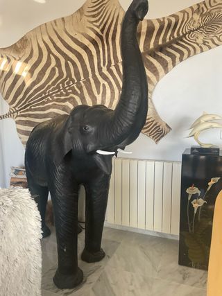 Elefante Bebé Escultura Realista