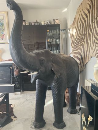 Elefante Bebé Escultura Realista