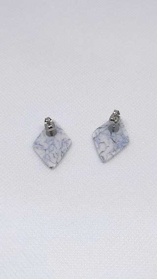 Pendientes rombos mármol blanco, negro y azul