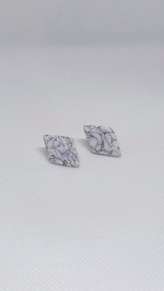 Pendientes rombos mármol blanco, negro y azul