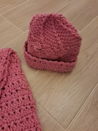 Conjunto Bufanda y Gorro de Lana Rosa