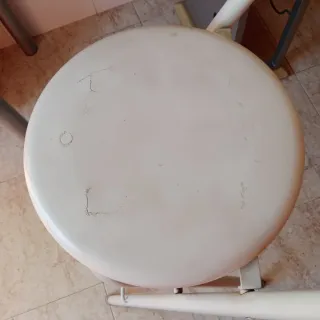 Mesa botellero madera y metal. Regalo taburete .