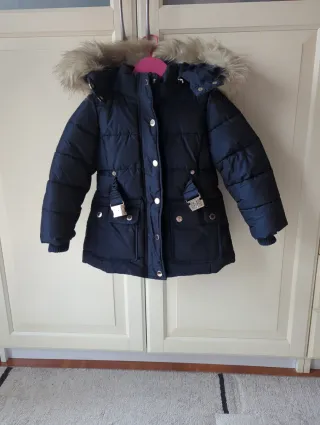 Chamarra azul con gorro de pelo