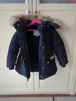 Chamarra azul con gorro de pelo