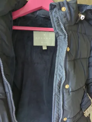 Chamarra azul con gorro de pelo