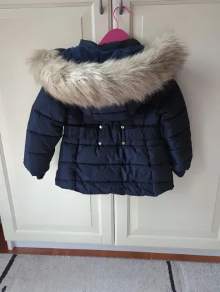 Chamarra azul con gorro de pelo