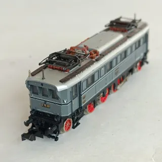 N locomotora TRIX analógica E 75 02