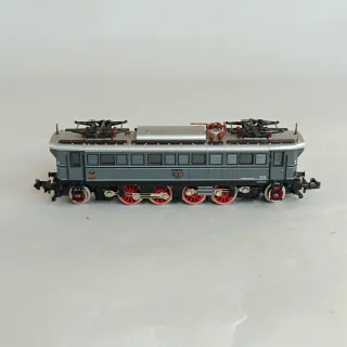 N locomotora TRIX analógica E 75 02