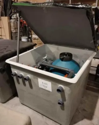 Piscina de poliéster azul y blanco