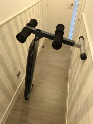 Banco abdominales con pesas