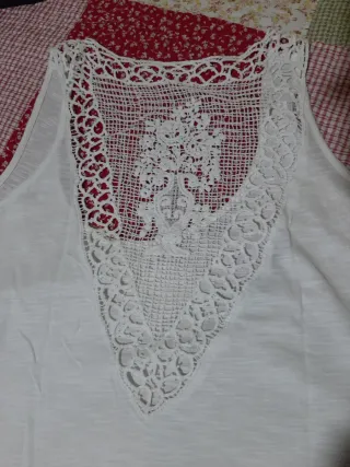 Blusa sin mangas,puntilla calada Talla M(da más)