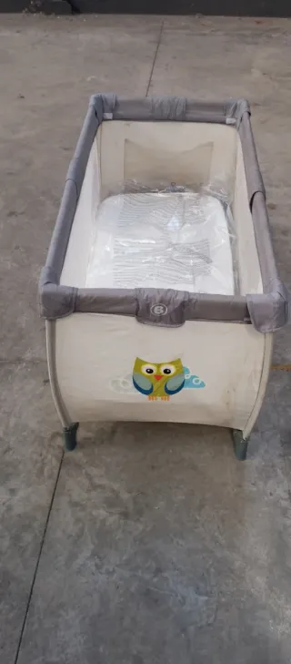 Cuna de bebé transportable con colchón