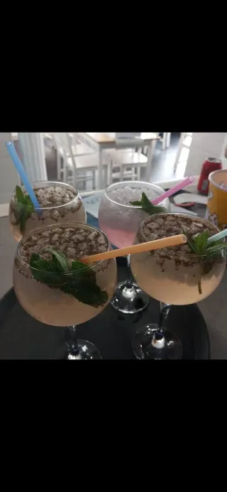 Traspaso café restaurante funcionando al 100%