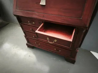 Escritorio antiguo de madera