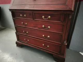 Escritorio antiguo de madera