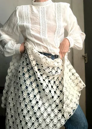 Bufanda tejida de encaje blanco