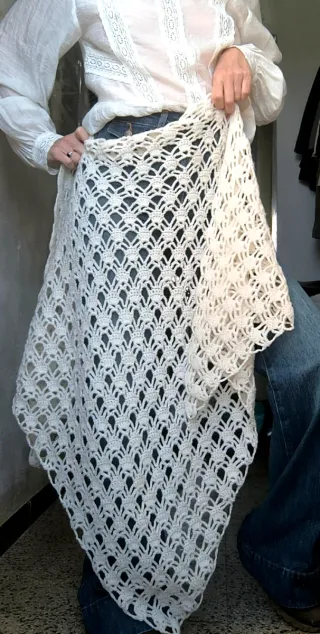 Bufanda tejida de encaje blanco