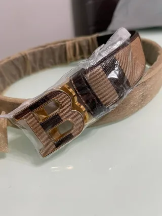 Cintura Beige con Fibbia Dorata a B