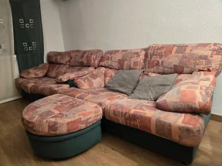 Sofá modular con protectores y cojines